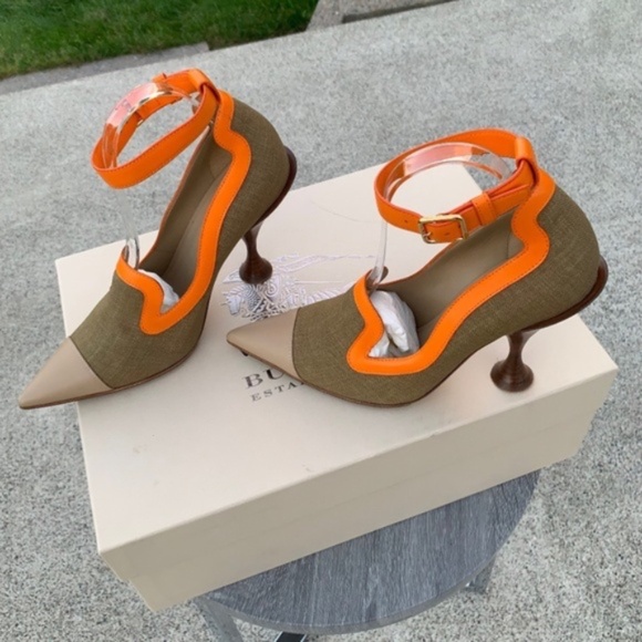 Burberry Brecon Canvas And Leather Pumps - Picture 3 of 12